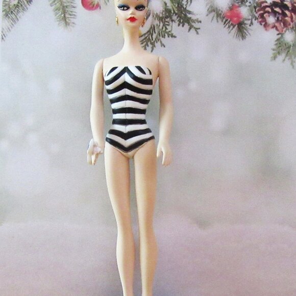 Vintage Barbie Debut 1959 Hallmark Keepsake Ornament (1994 First in Series) -box - Picture 2 of 13